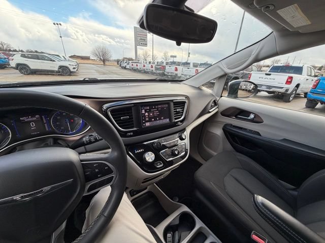 Used 2023 Chrysler Voyager LX FWD image 19