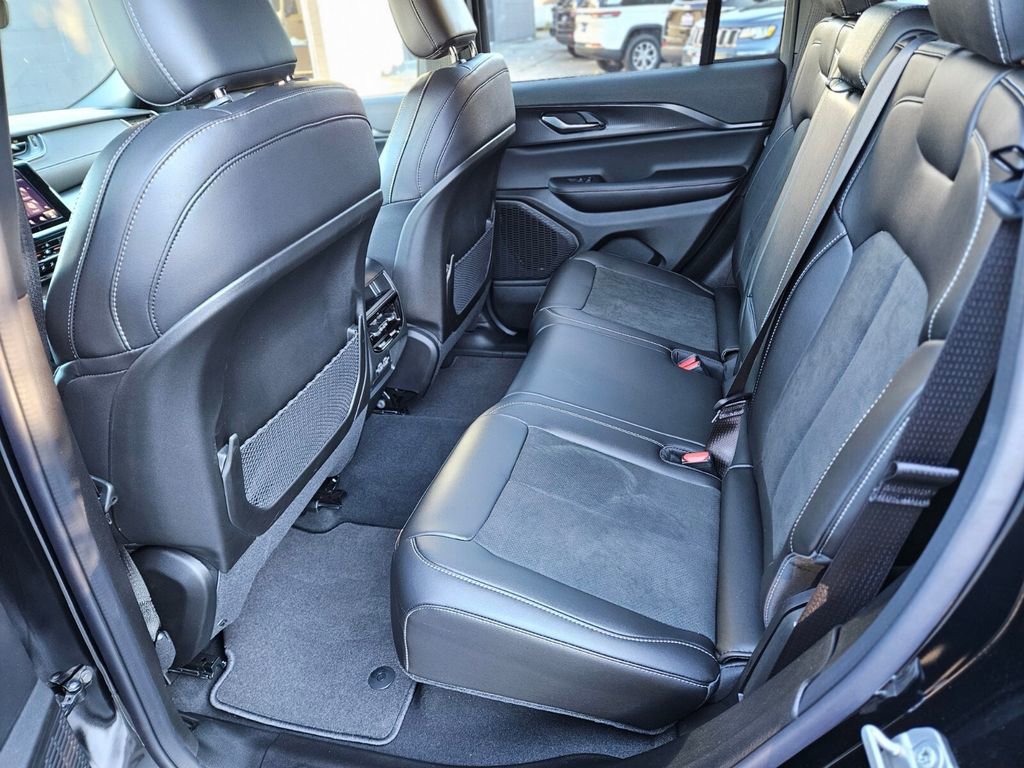 New 2025 Jeep Grand Cherokee Altitude image 16