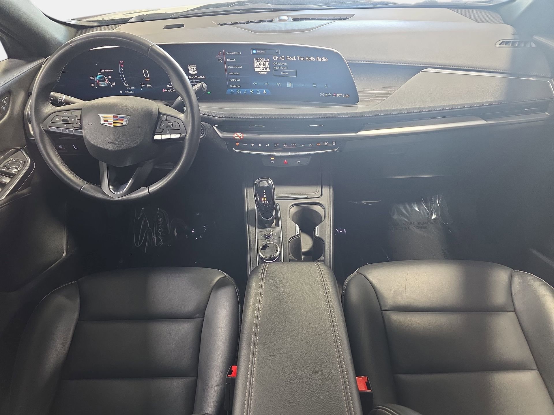 Used 2025 Cadillac XT4 Premium Luxury FWD image 9