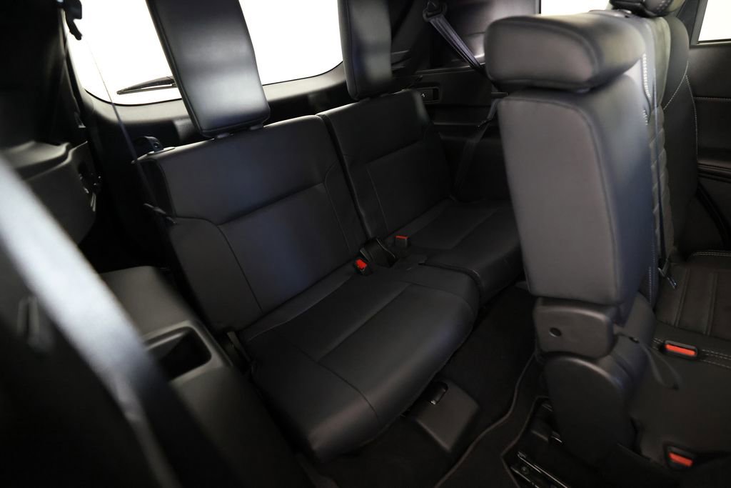 Used 2025 Mitsubishi Outlander SE image 12