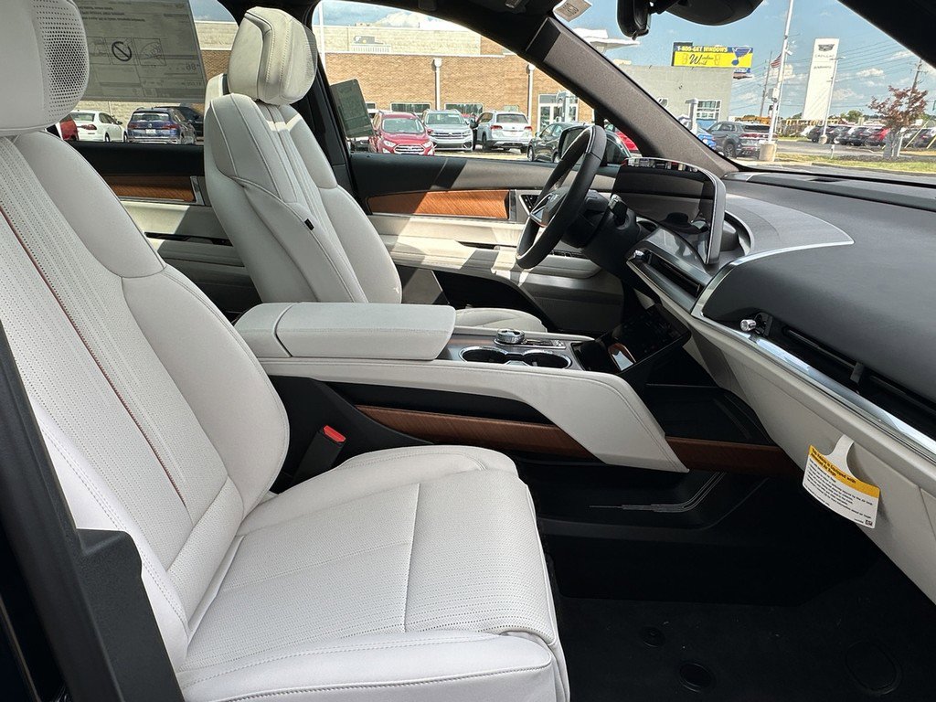New 2026 Cadillac Vistiq Luxury image 16