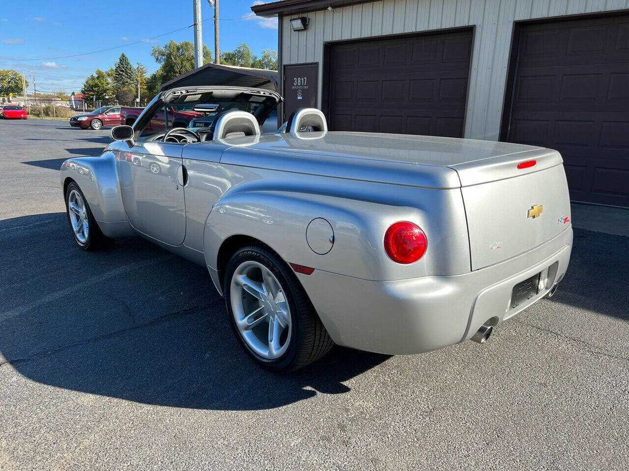 Used 2004 Chevrolet SSR w/ Preferred Equipment Group RWD image 6