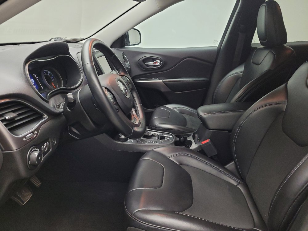 Used 2019 Jeep Cherokee Latitude Plus w/ Comfort/Convenience Group AWD/4WD image 17