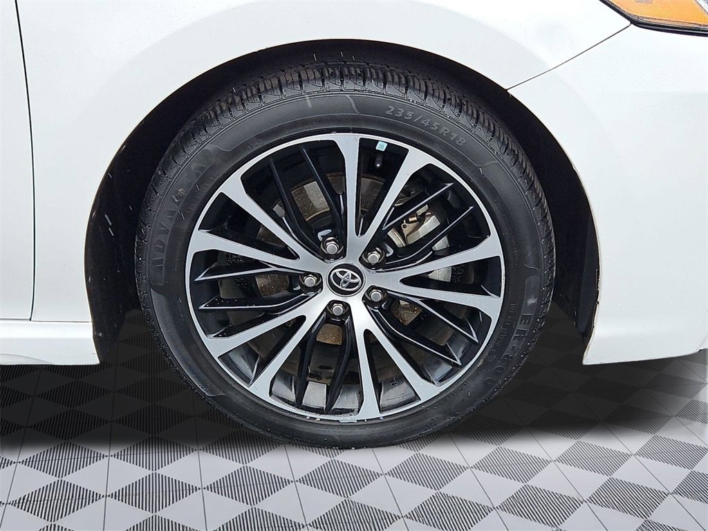 Used 2020 Toyota Camry SE image 29