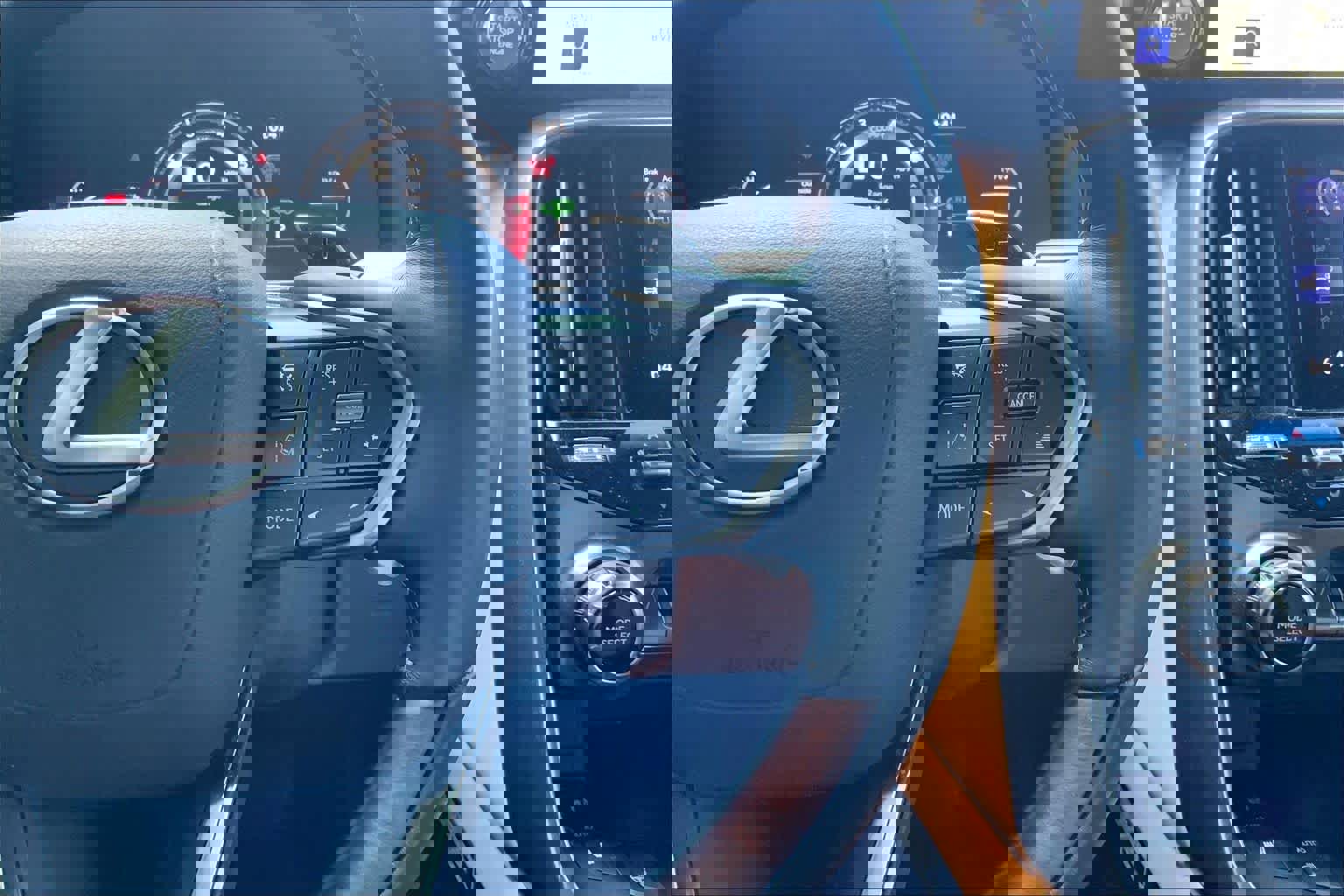 Used 2024 Lexus LX 600 4WD w/ Luxury Package image 18