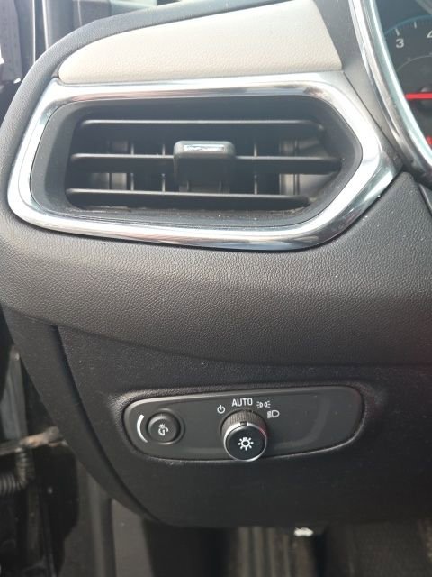 Used 2019 Chevrolet Equinox LS w/ LS Convenience Package image 24