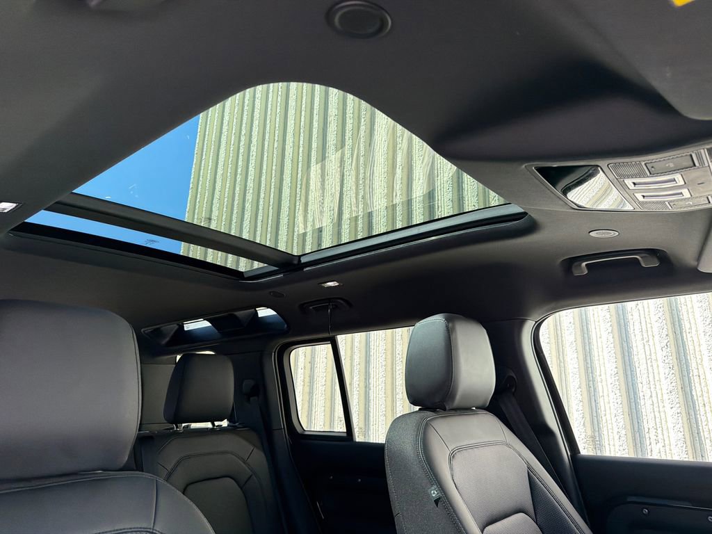 Used 2025 Land Rover Defender 110 S image 12