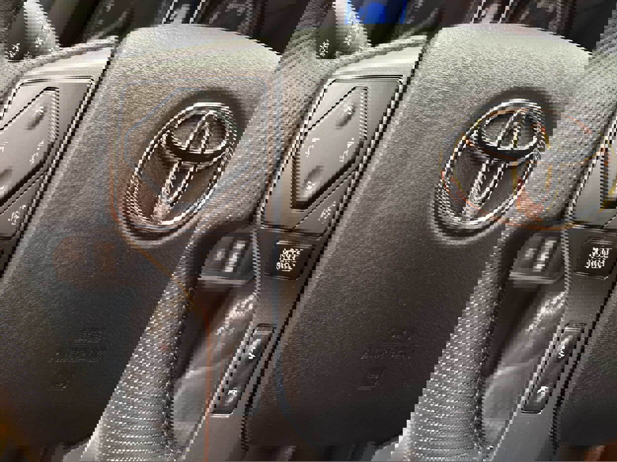 Used 2022 Toyota Tacoma TRD Off-Road image 31