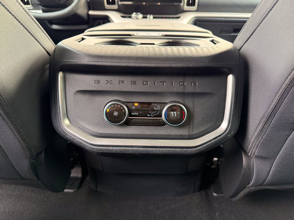 Used 2025 Ford Expedition Active image 37