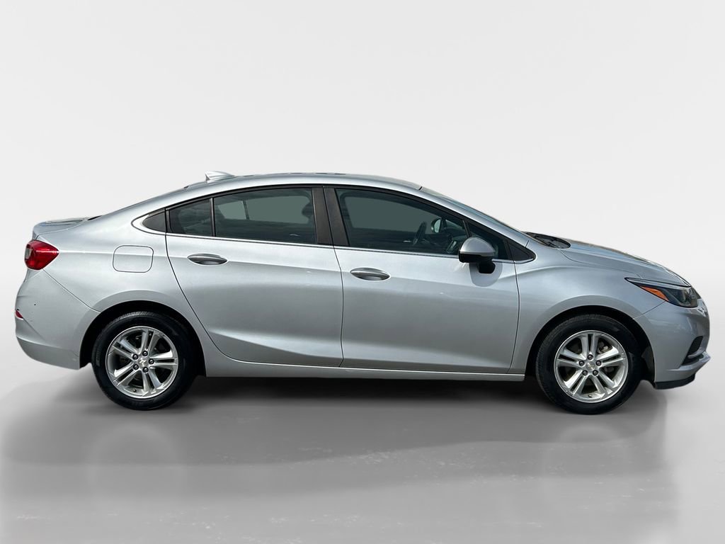 Used 2017 Chevrolet Cruze LT image 6