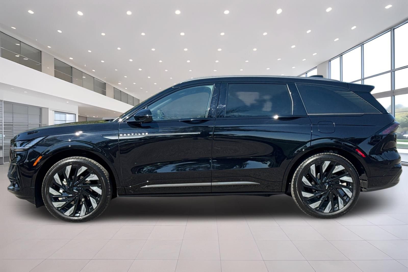 Used 2026 Lincoln Nautilus Reserve AWD/4WD image 7
