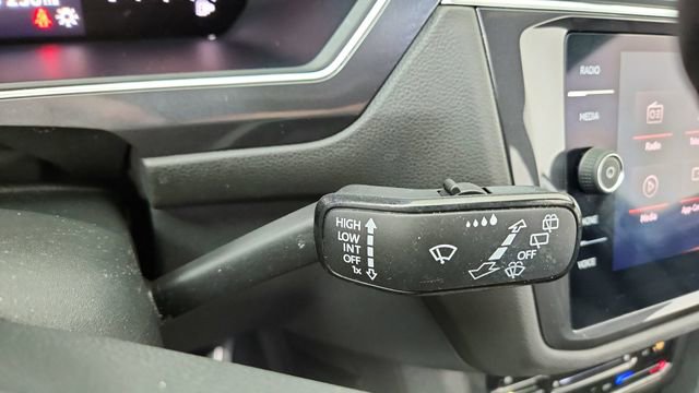 Used 2022 Volkswagen Tiguan SE R-Line image 45