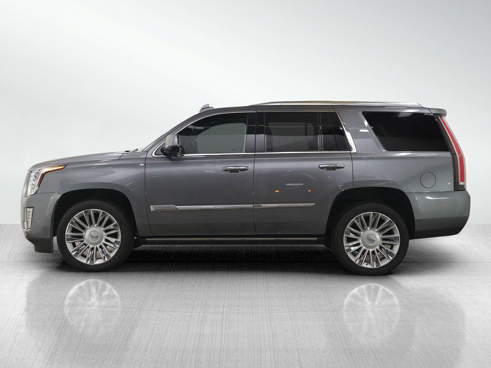 Used 2019 Cadillac Escalade Platinum image 2
