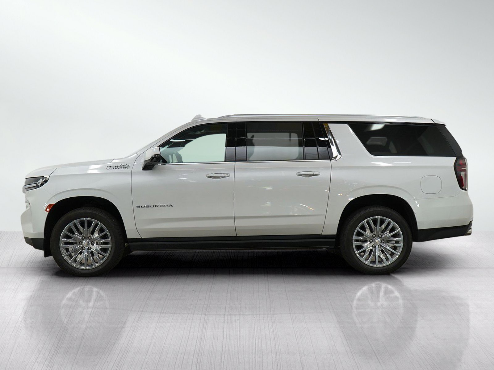 Used 2023 Chevrolet Suburban High Country AWD/4WD image 2