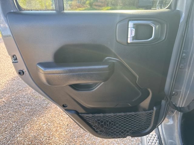 Used 2022 Jeep Gladiator Sport AWD/4WD image 13
