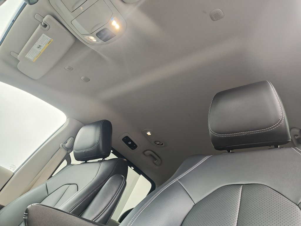 Used 2024 Chrysler Pacifica Touring-L FWD image 23