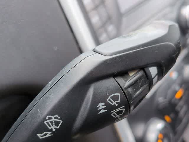 Used 2015 Ford Fusion SE FWD image 25