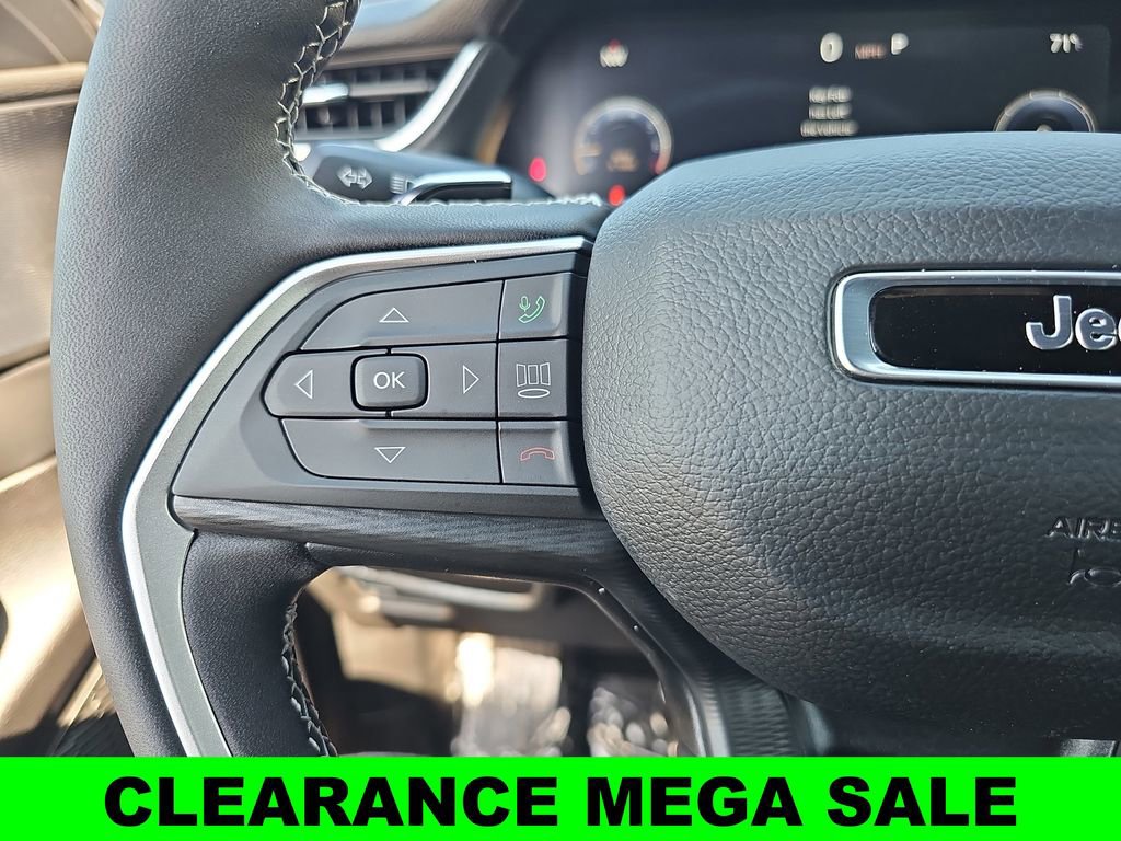 New 2025 Jeep Grand Cherokee Altitude image 17