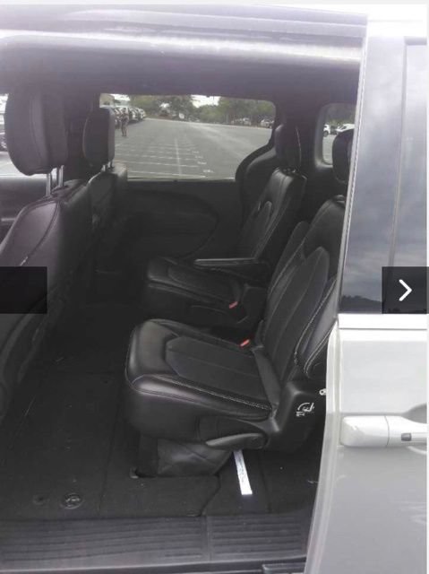 Used 2025 Chrysler Pacifica Select FWD image 5
