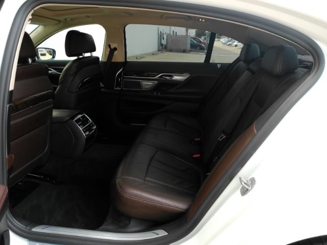 Used 2022 BMW 740i RWD image 17