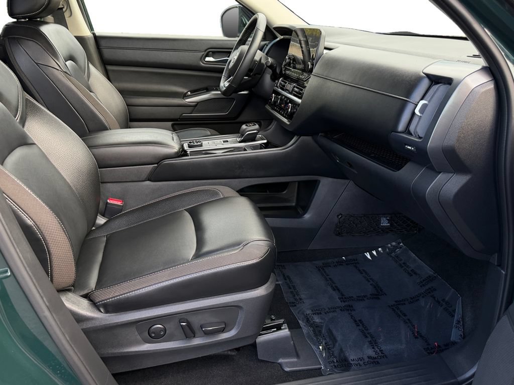 Used 2023 Nissan Pathfinder SL w/ Black Appearance Package AWD/4WD image 8