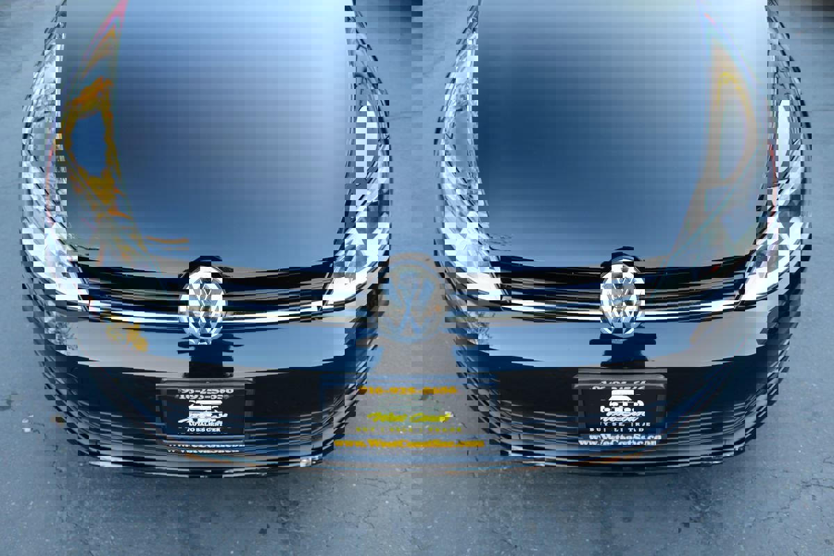 Used 2015 Volkswagen Golf Launch Edition image 9