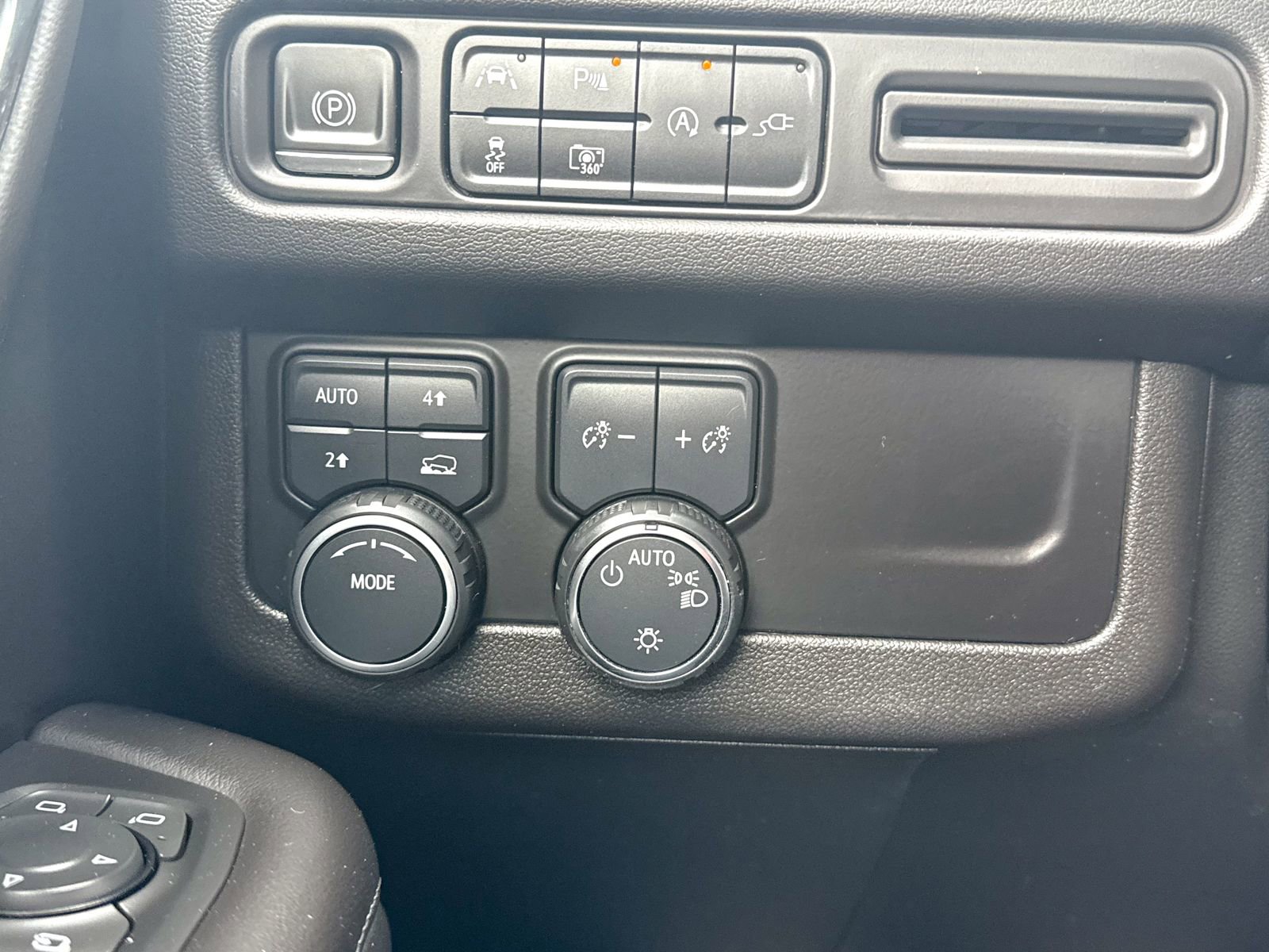 Certified 2022 Chevrolet Suburban LT w/ Luxury Package image 43