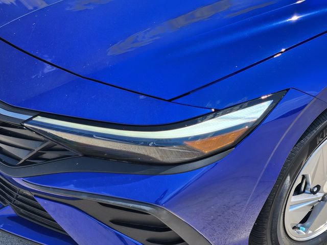Used 2025 Hyundai Elantra SE FWD image 9