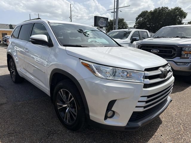 Used 2018 Toyota Highlander Plus FWD image 4
