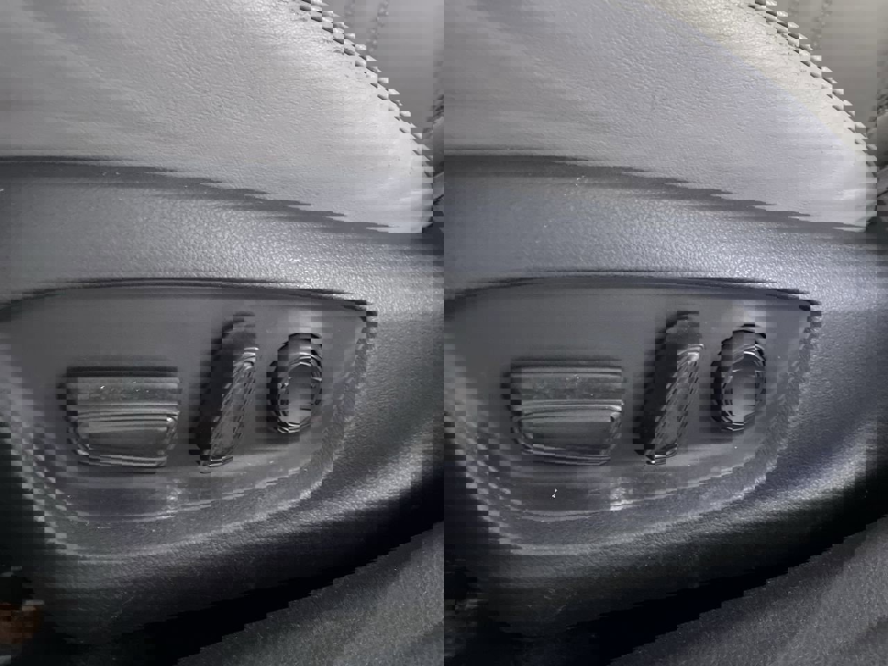 Used 2019 Toyota Avalon XLE w/ Moonroof Package image 13