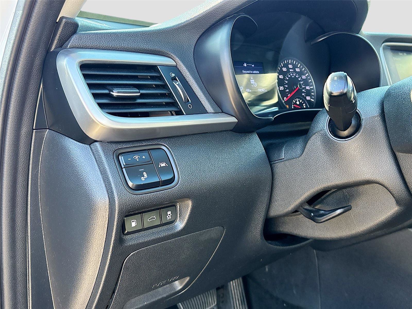 Used 2020 Kia Optima SE image 11