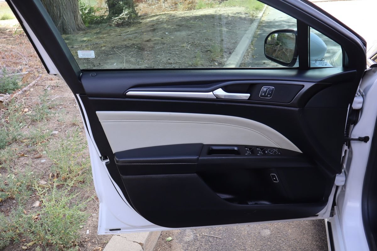Used 2017 Ford Fusion Titanium FWD image 23