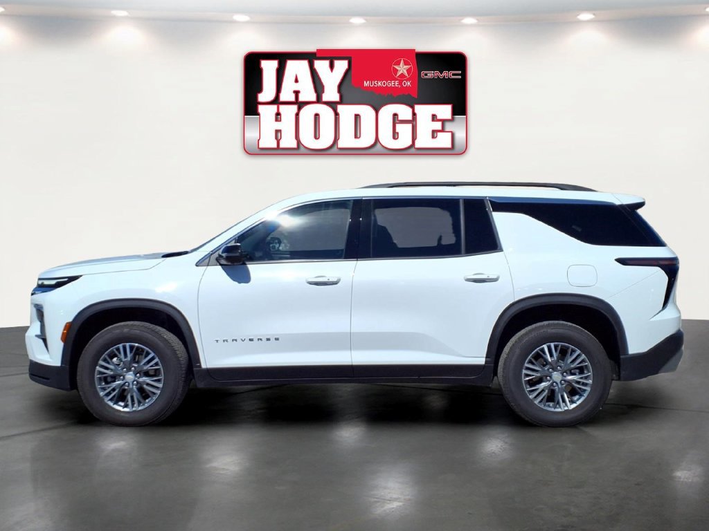 Used 2026 Chevrolet Traverse LT w/ Driver Confidence Package FWD image 8