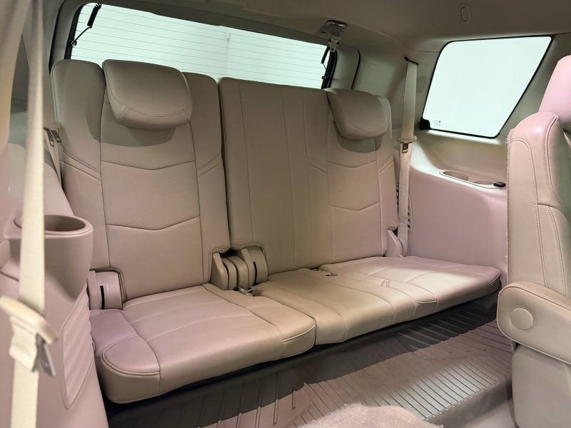 Used 2020 Cadillac Escalade Premium Luxury AWD/4WD image 20