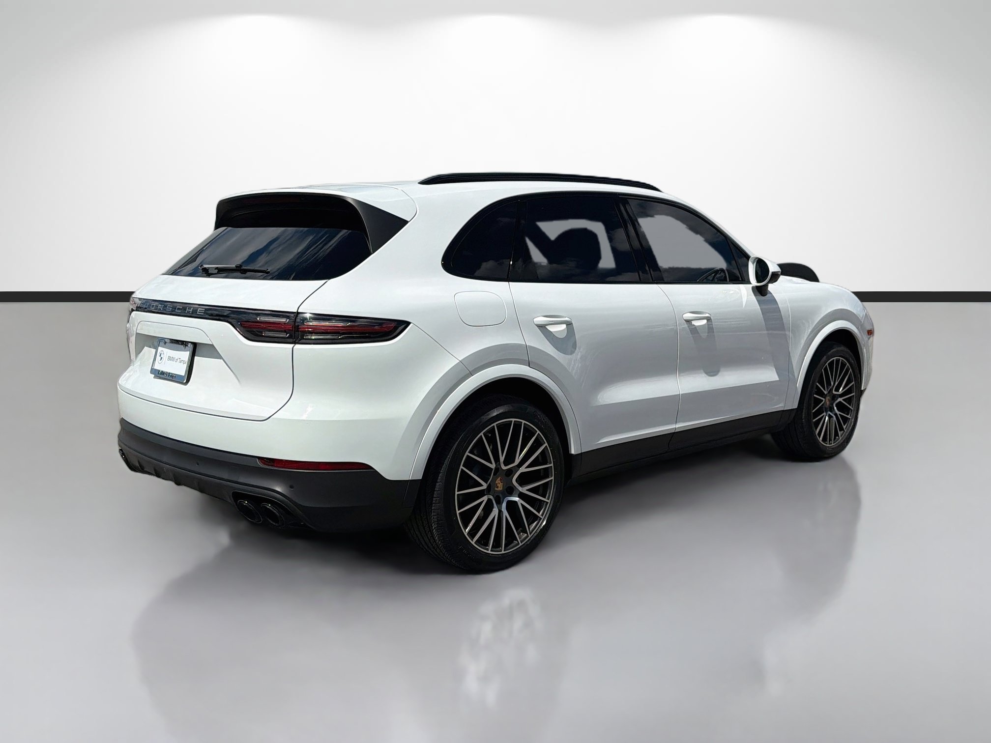 Used 2023 Porsche Cayenne AWD/4WD image 3