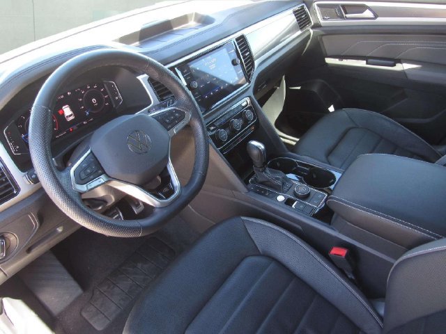 Used 2023 Volkswagen Atlas Cross Sport SEL Premium R-Line AWD/4WD image 17