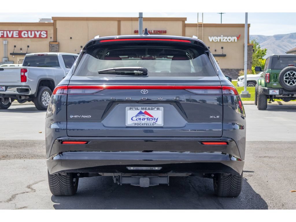 Used 2025 Toyota Crown Signia w/ Tow-Hitch Package (TMS) AWD/4WD image 4