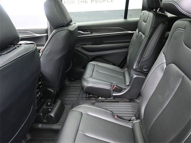 Used 2025 Jeep Grand Cherokee L Limited w/ Black Appearance Package image 24