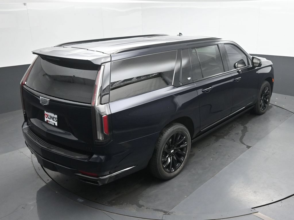 Used 2023 Cadillac Escalade ESV Sport Platinum w/ LPO, ONYX Package AWD/4WD image 32