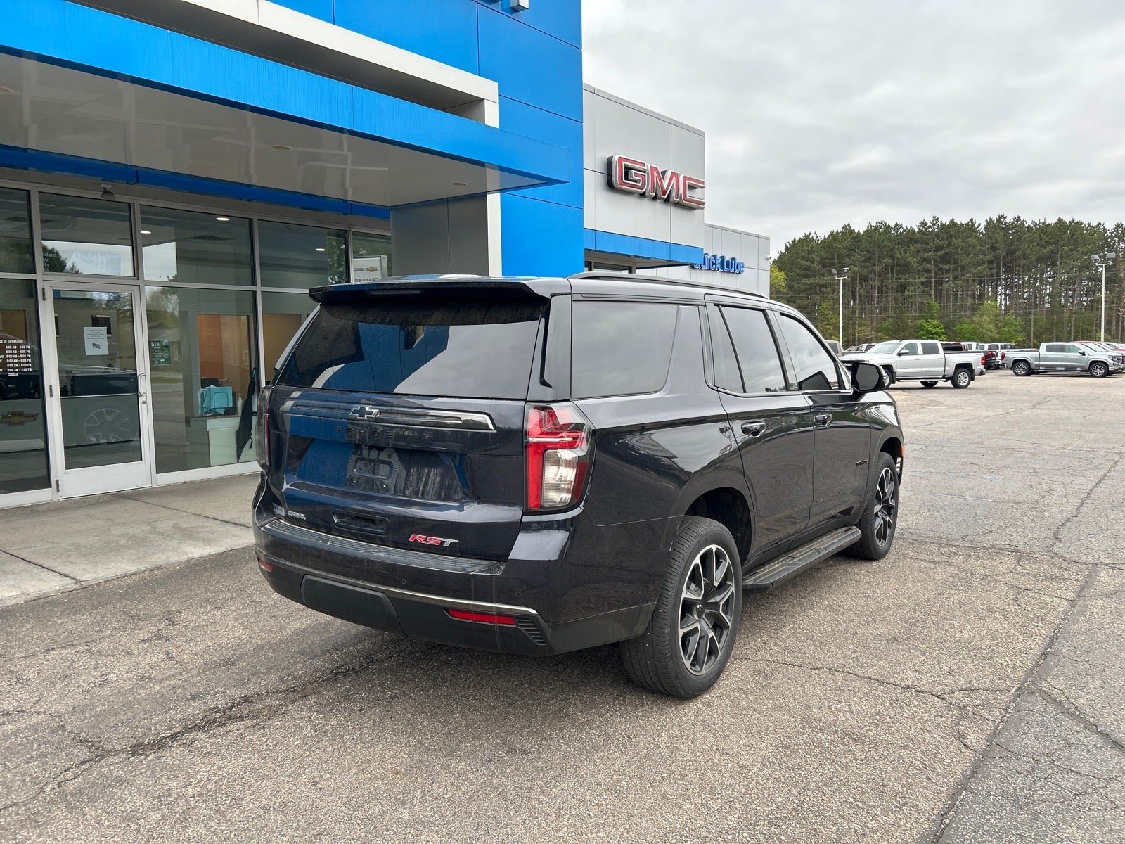 Used 2022 Chevrolet Tahoe RST w/ Luxury Package AWD/4WD image 5