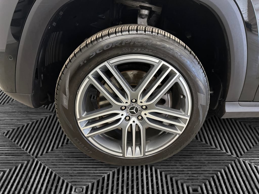 Used 2025 Mercedes-Benz GLS 450 4MATIC image 14