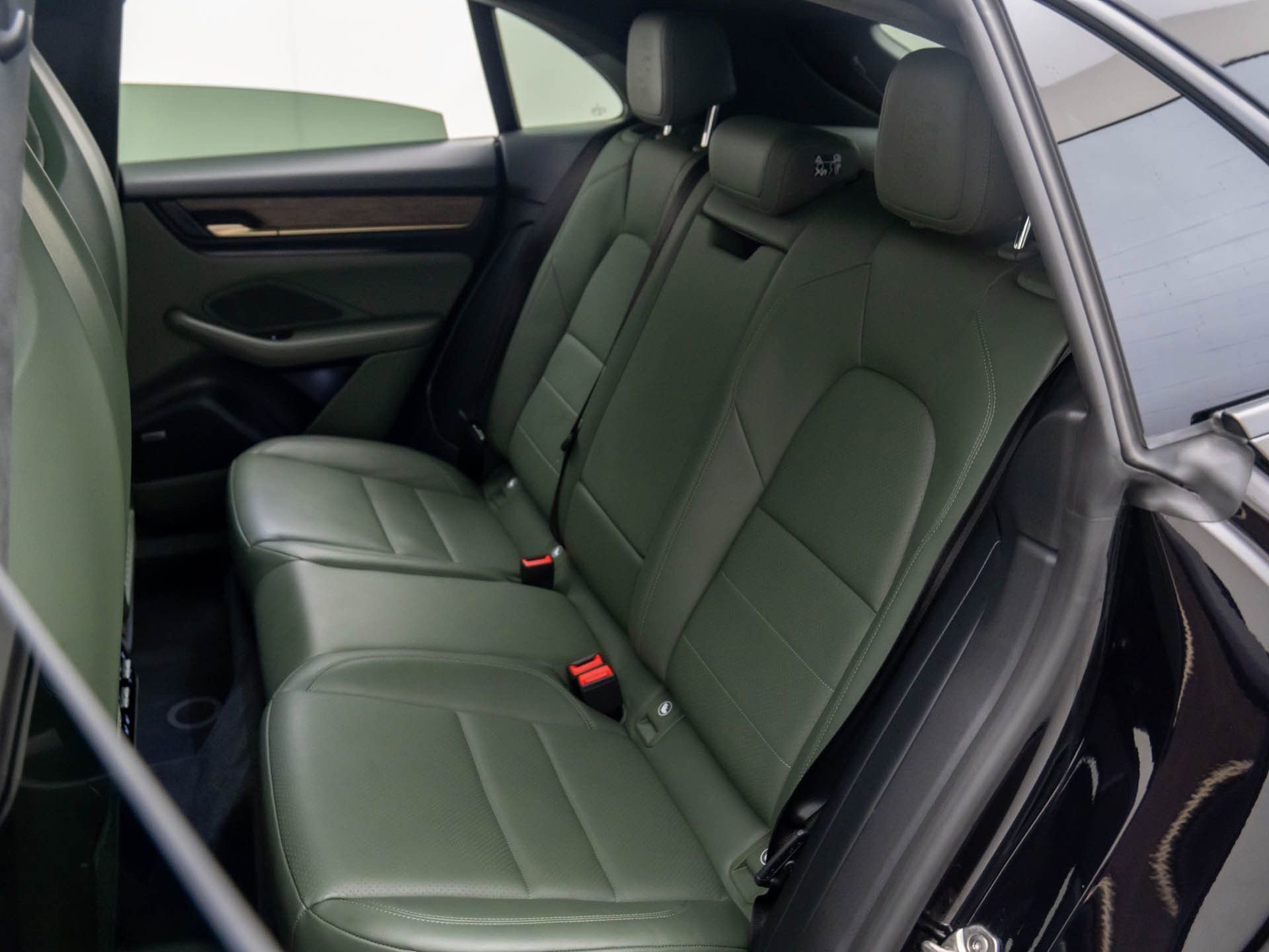 Certified 2024 Porsche Macan 4 Electric image 19