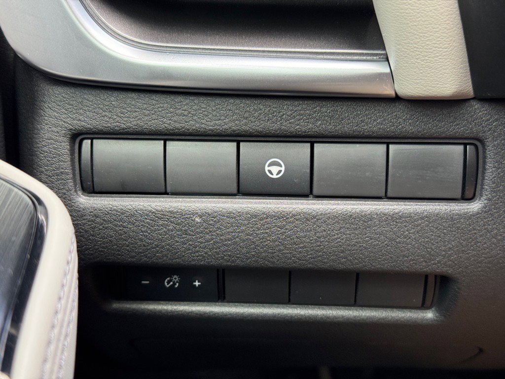 Used 2021 Nissan Rogue SV image 17