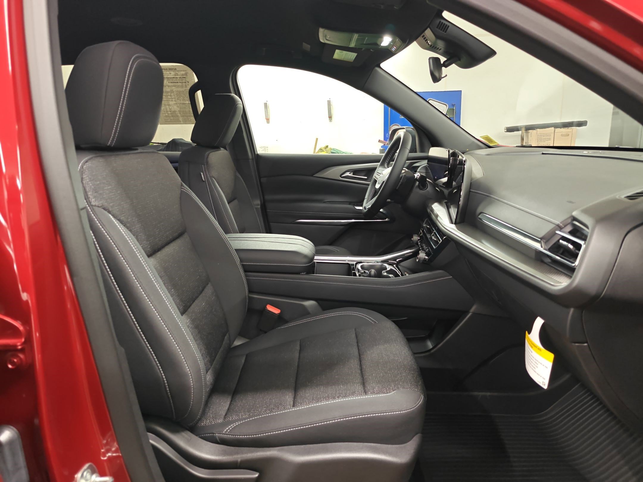 Used 2025 Chevrolet Traverse LT w/ Midnight/Sport Edition image 29