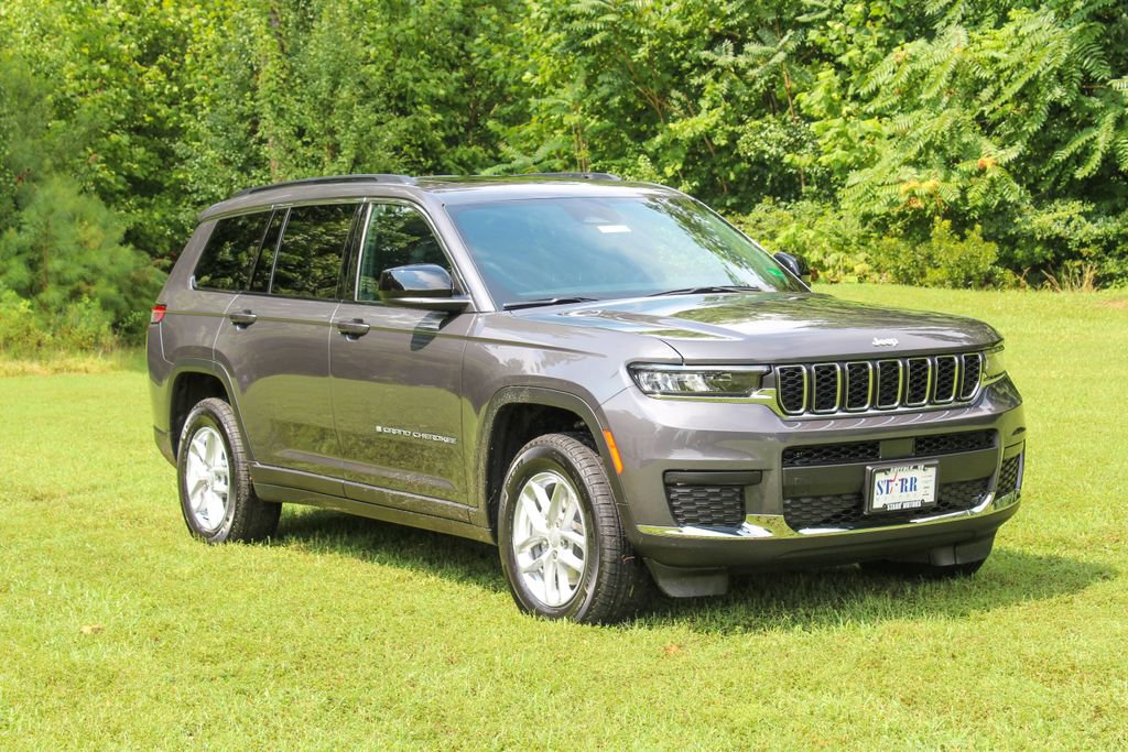 New 2025 Jeep Grand Cherokee L Laredo image 1