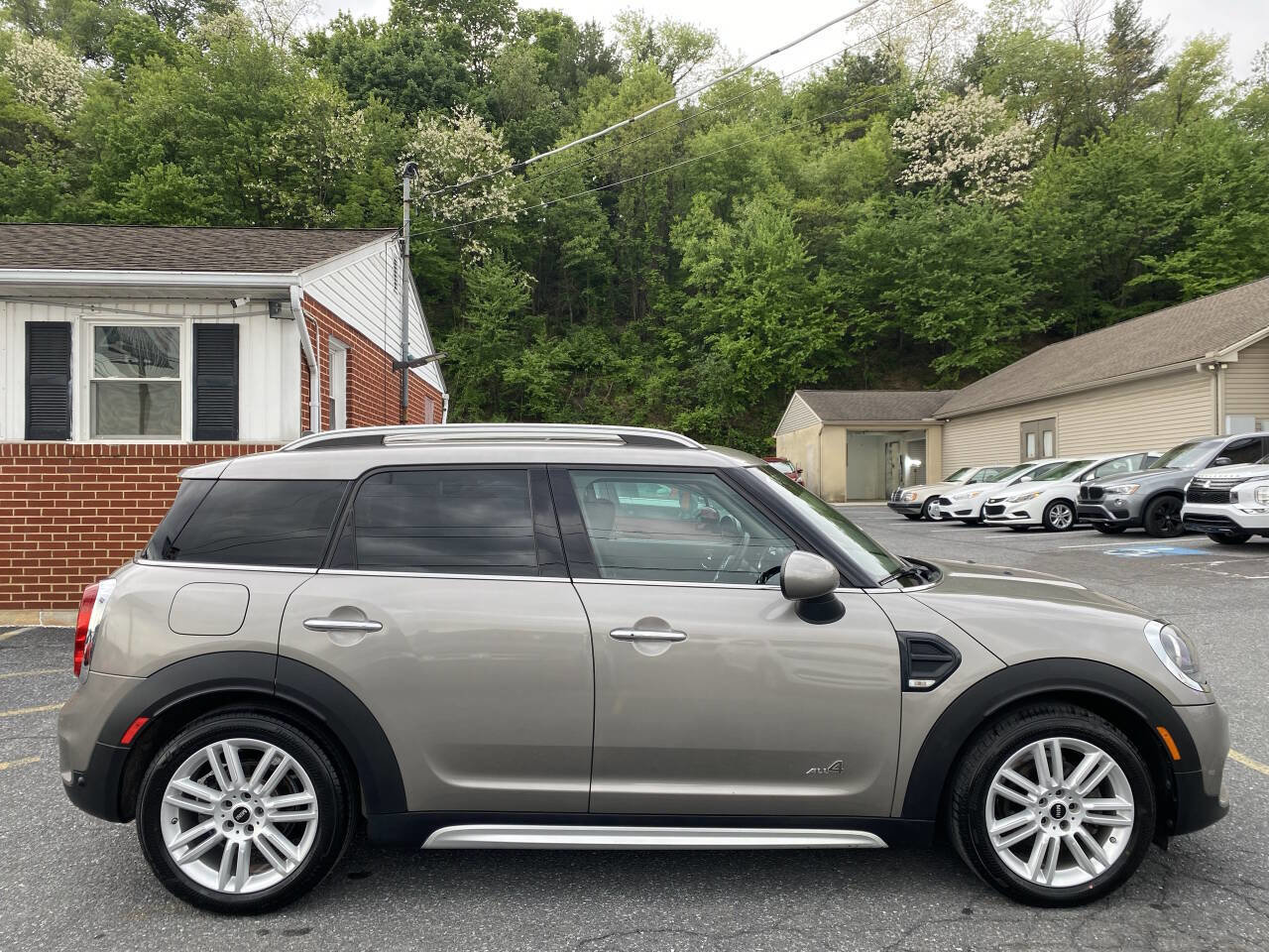 Used 2017 MINI Cooper Countryman ALL4 AWD/4WD image 3