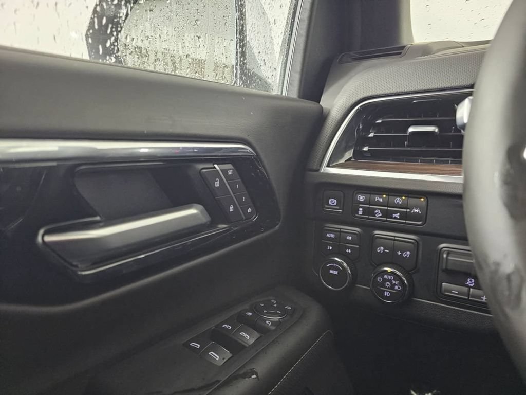 New 2026 Chevrolet Suburban Premier w/ Sun And Tow Package AWD/4WD image 31