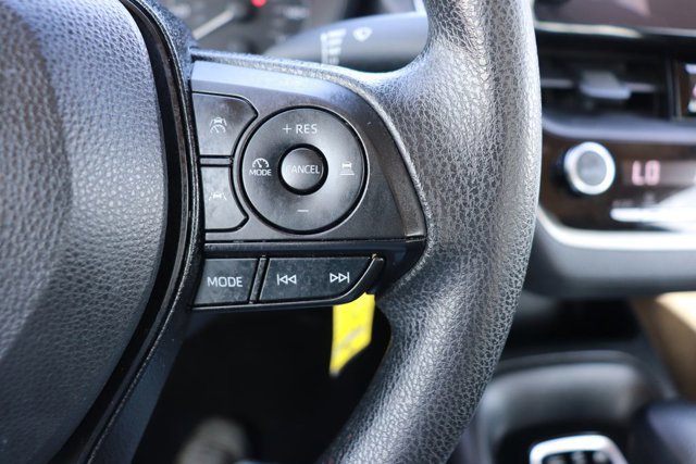 Used 2025 Toyota Corolla LE image 19