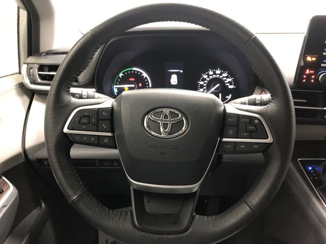 Used 2023 Toyota Sienna XLE AWD/4WD image 16