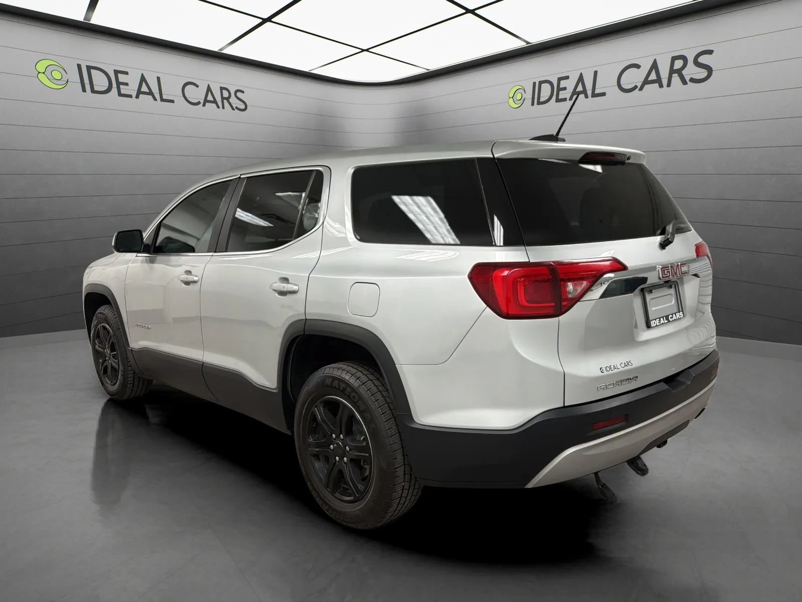 Used 2018 GMC Acadia SLE FWD image 7